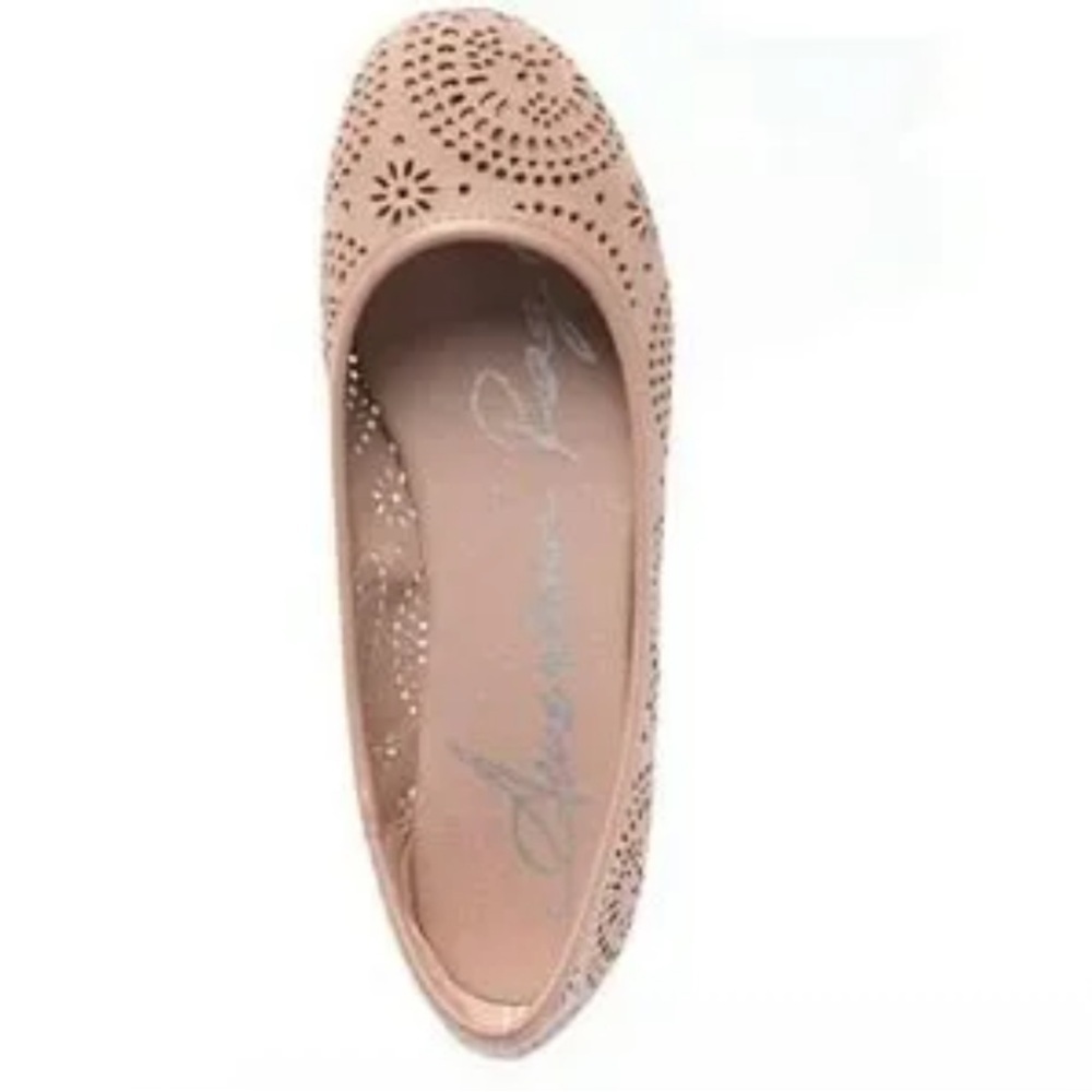 American Rag Sophia closed toe ballet flat gold sandals size 6.5